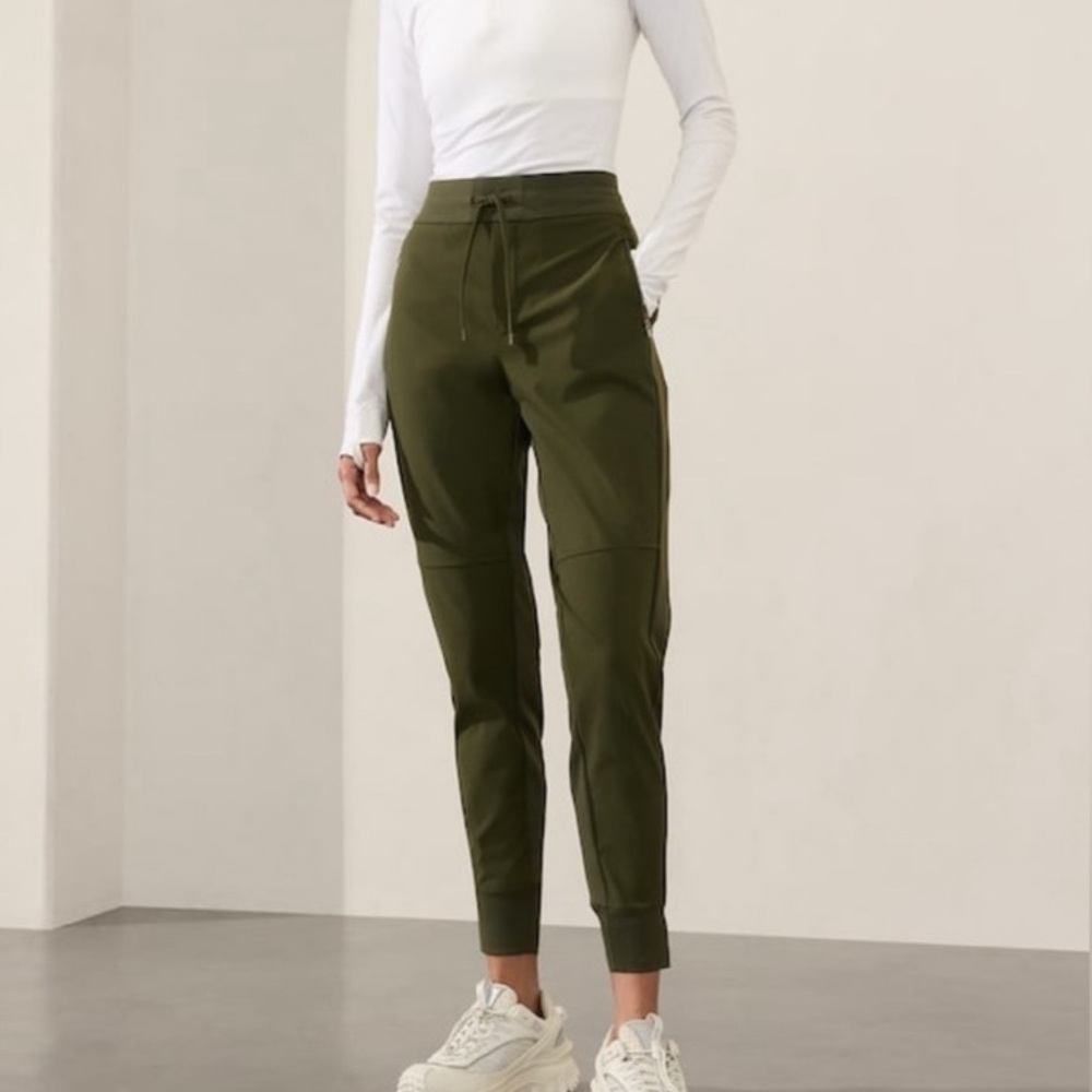 Athleta Headlands Hybrid Trek Mid Rise Jogger